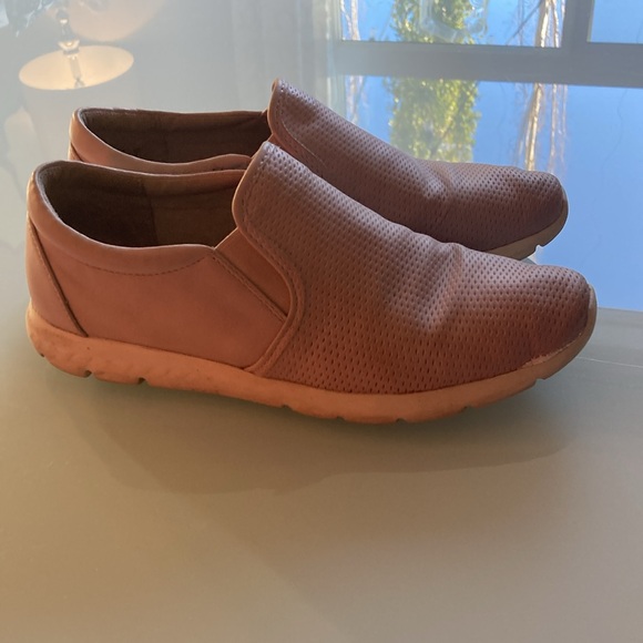 GUC SOUL Naturalizer Paola pink perforated slip on sneaker. Size 8 - Picture 3 of 8